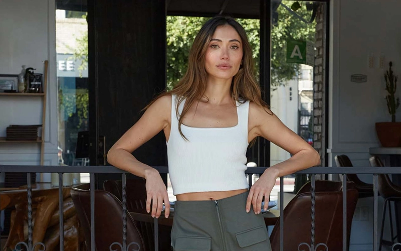 Woman wearing white Square Neck Tank Top
