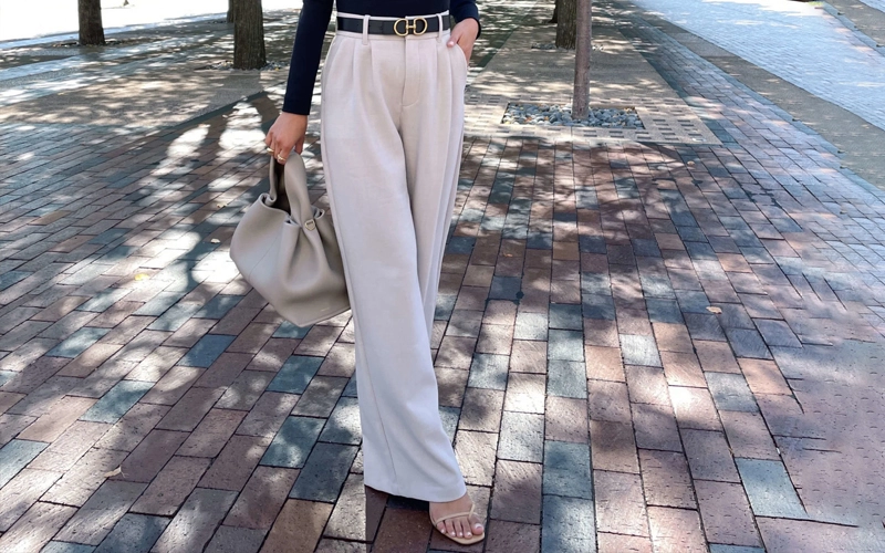  woem wearing white Track Pant