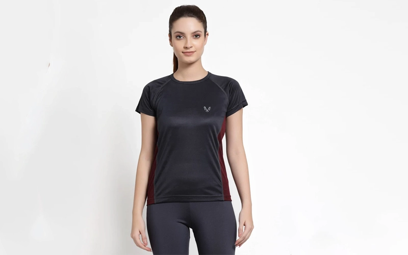 A women wearing an Athletic T-shirts
