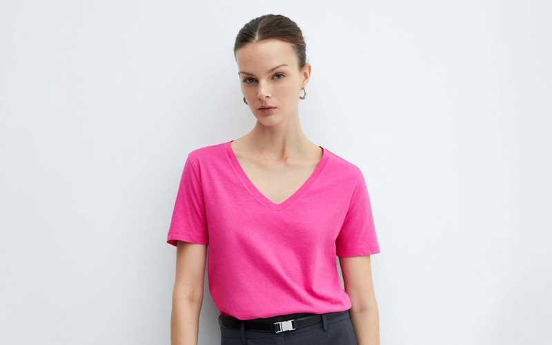 a women wearing pink color V-Neck T-shirt