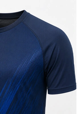 Raglaan Sleeve garment construction